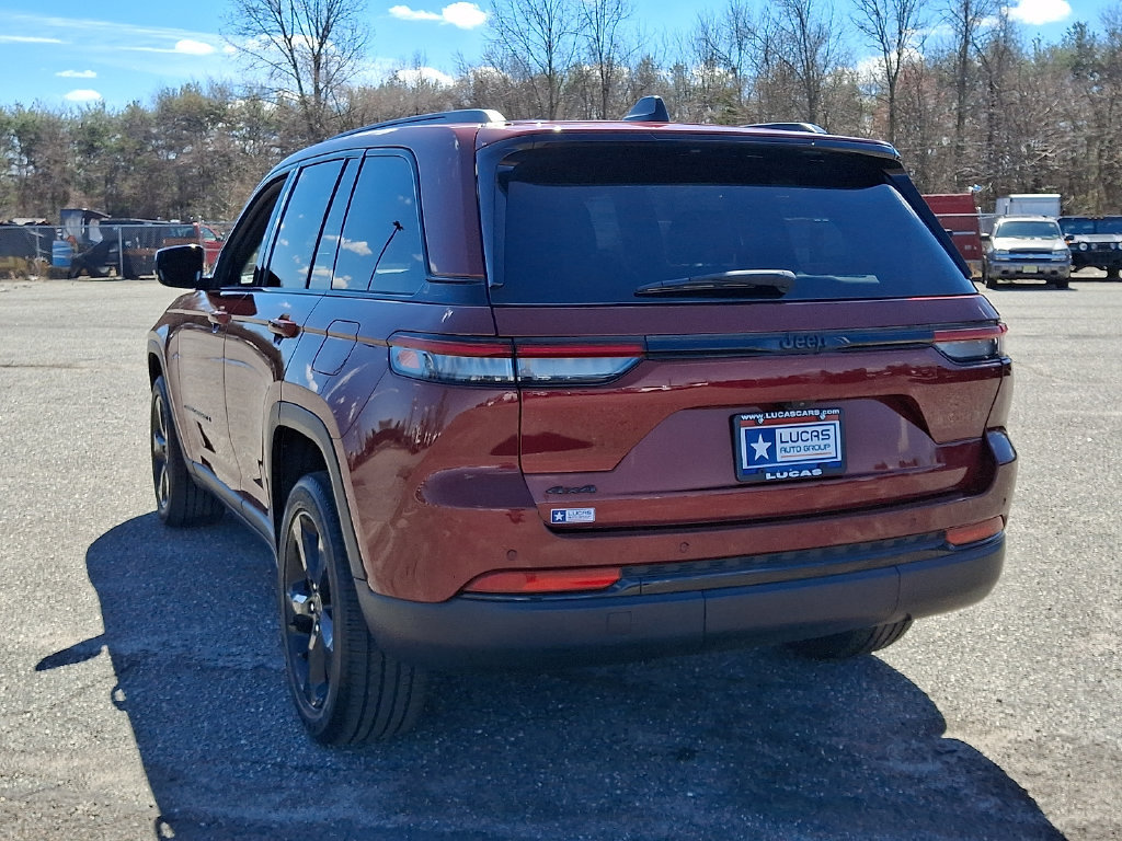 Used 2023 Jeep Grand Cherokee Altitude AWD/4WD image 9