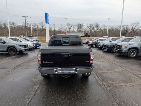 Used 2015 Toyota Tacoma 4x4 Double Cab w/ TRD Off-Road Package image 4