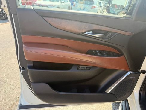 Used 2015 Cadillac Escalade Luxury AWD/4WD image 14