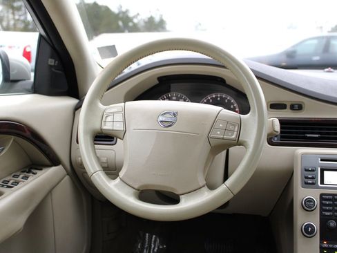 Used 2008 Volvo V70 image 12