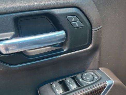 Used 2022 GMC Sierra 1500 SLE w/ X31 Off-Road Package AWD/4WD image 13