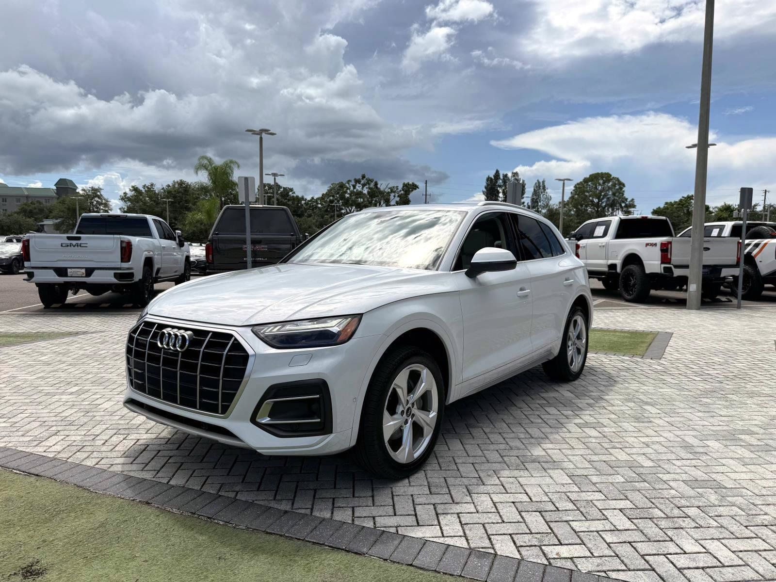 Used 2021 Audi Q5 Prestige AWD/4WD image 2