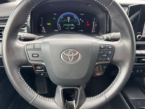 Used 2025 Toyota Camry SE image 15