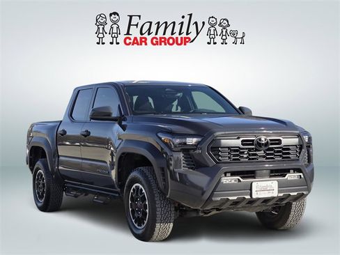 Used 2025 Toyota Tacoma TRD Off-Road w/ Blackout Package (GST) image 2