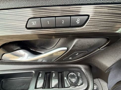 Used 2024 GMC Terrain SLT AWD/4WD image 15