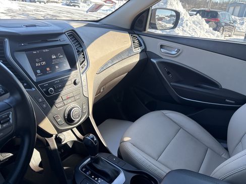Used 2017 Hyundai Santa Fe Sport image 22