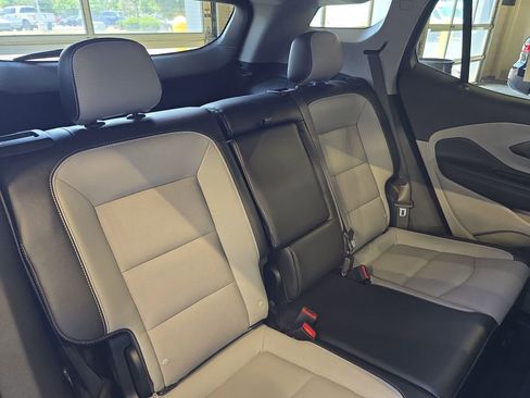Used 2023 GMC Terrain SLT w/ Infotainment Package II FWD image 13