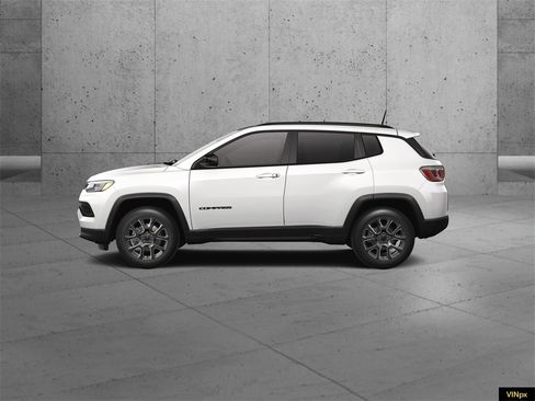 New 2026 Jeep Compass Latitude image 3