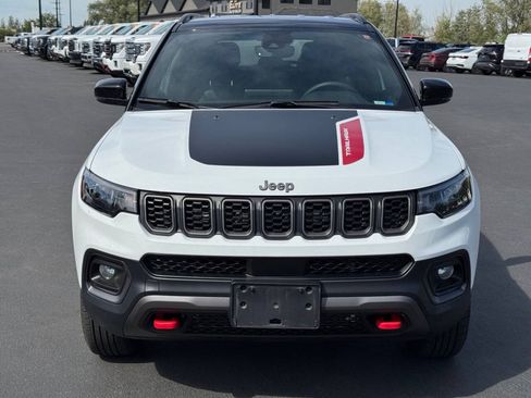 Used 2024 Jeep Compass Trailhawk w/ Trailhawk Convenience Group AWD/4WD image 2