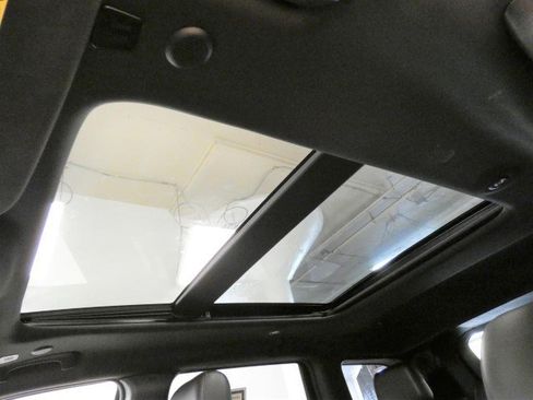 Used 2021 Jeep Grand Cherokee Limited AWD/4WD image 16
