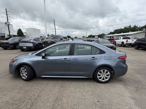 Used 2025 Toyota Corolla LE FWD image 8