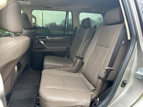Used 2021 Lexus GX 460 Premium w/ Accessory Package image 18