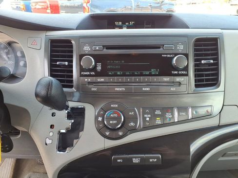 Used 2014 Toyota Sienna LE image 11