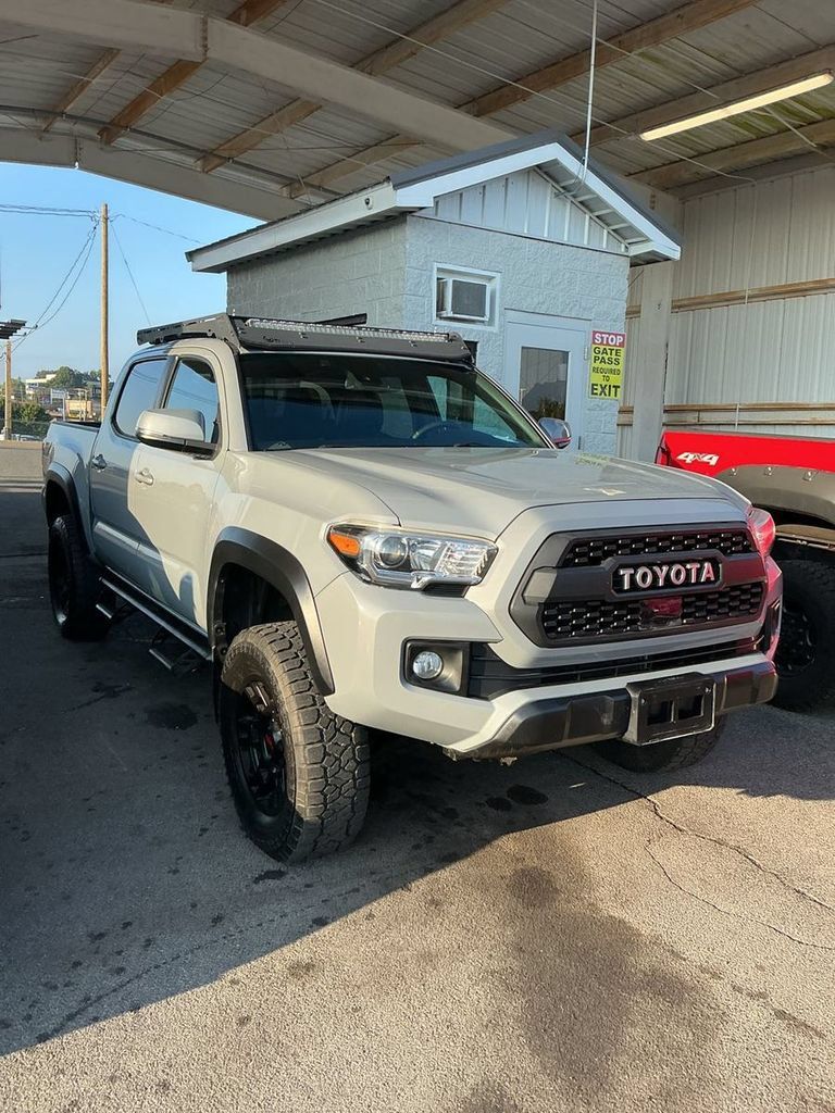 Used 2019 Toyota Tacoma TRD Off-Road AWD/4WD image 4