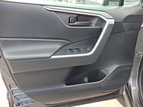 Used 2019 Toyota RAV4 LE w/ Carpet Mat Package image 14
