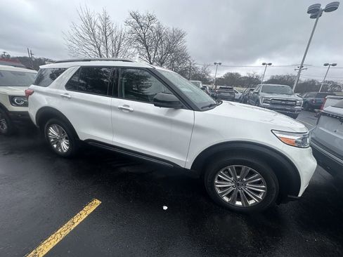 Used 2022 Ford Explorer Limited w/ Limited Technology Package image 3
