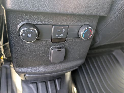Used 2019 Ford Explorer XLT w/ Equipment Group 201A AWD/4WD image 18
