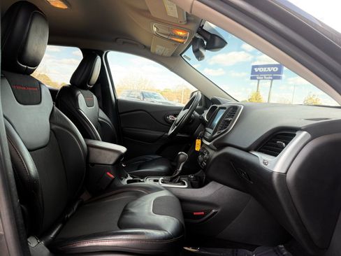 Used 2016 Jeep Cherokee Trailhawk image 31