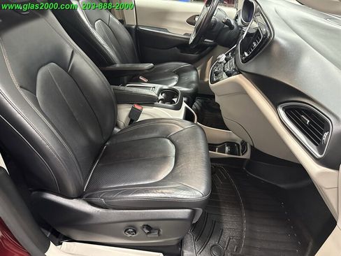 Used 2018 Chrysler Pacifica Touring-L Plus image 5