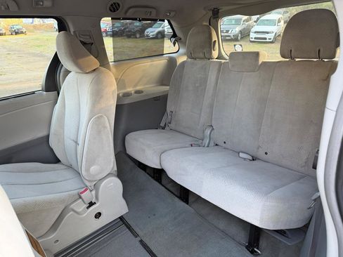 Used 2012 Toyota Sienna LE image 14