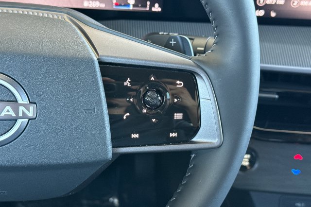 Certified 2025 Nissan Murano SV FWD image 30