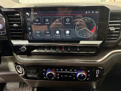 Used 2025 GMC Sierra 1500 SLT w/ SLT Premium Package image 9