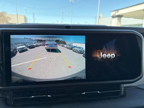 Used 2025 Jeep Wrangler Unlimited Sahara w/ Safety Group image 13