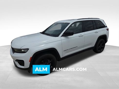 Used 2023 Jeep Grand Cherokee Altitude RWD image 1