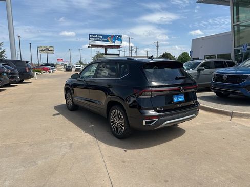 New 2026 Volkswagen Taos SE FWD image 7