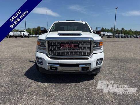 Used 2019 GMC Sierra 2500 Denali w/ Duramax Plus Package AWD/4WD image 10