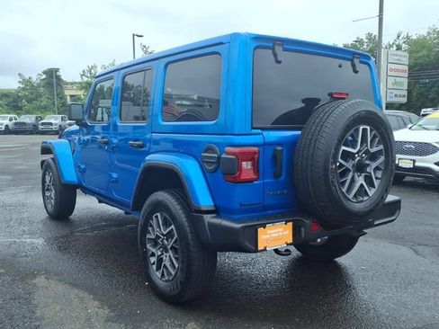 Certified 2025 Jeep Wrangler Unlimited Sahara AWD/4WD image 8