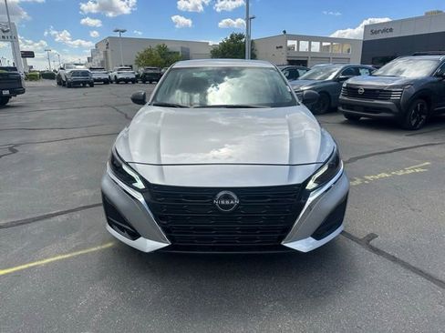 Used 2024 Nissan Altima 2.5 SV FWD image 3