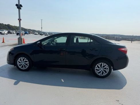 Used 2017 Toyota Corolla LE w/ Carpet Mat Package (TMS) FWD image 6