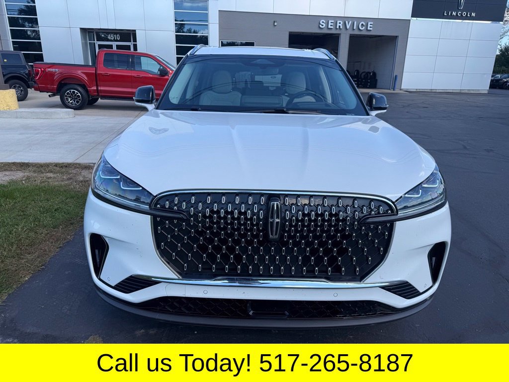 Used 2025 Lincoln Aviator Reserve w/ Equipment Group 201A AWD/4WD image 3