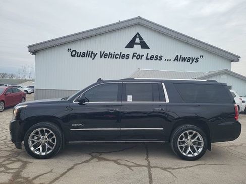 Used 2020 GMC Yukon XL Denali w/ Denali Premium Package image 22