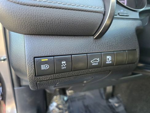 Used 2021 Toyota Camry SE w/ Convenience Package image 19