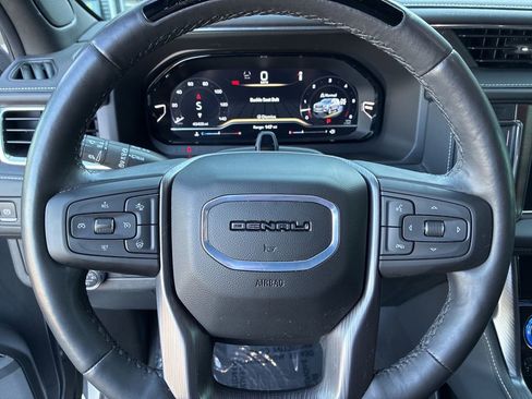 Used 2024 GMC Yukon XL Denali Ultimate AWD/4WD image 17