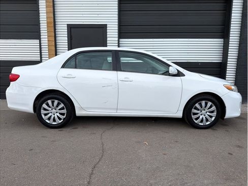 Used 2013 Toyota Corolla LE image 11
