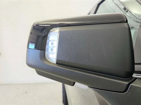 Used 2025 GMC Sierra 1500 AT4 w/ Technology Package AWD/4WD image 18