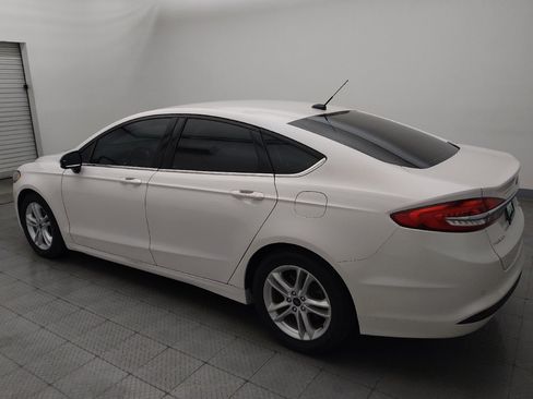 Used 2018 Ford Fusion SE w/ Fusion SE Technology Package FWD image 3