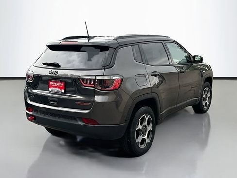 Used 2022 Jeep Compass Trailhawk w/ Trailhawk Convenience Group AWD/4WD image 6