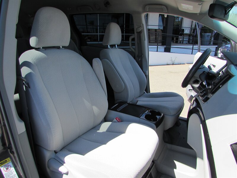Used 2012 Toyota Sienna LE FWD image 27