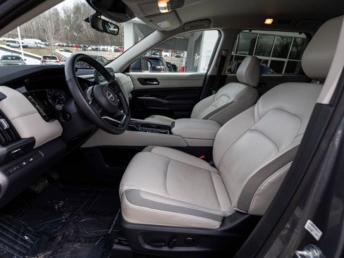 Used 2023 Nissan Pathfinder SL AWD/4WD image 26