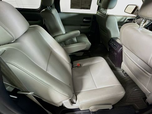 Used 2016 Toyota Sequoia Limited w/ Safety & Convenience Package image 28