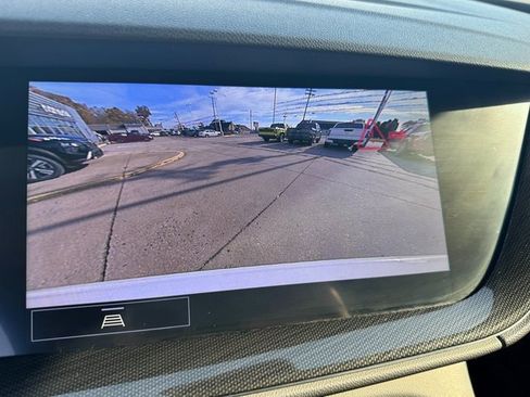 Used 2021 Buick Envision Essence w/ Sport Touring Package image 17