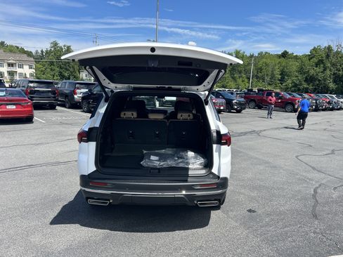 New 2026 Buick Enclave Preferred w/ Power Package AWD/4WD image 2