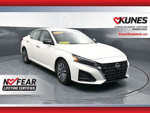 Used 2025 Nissan Altima 2.5 SV FWD image 1