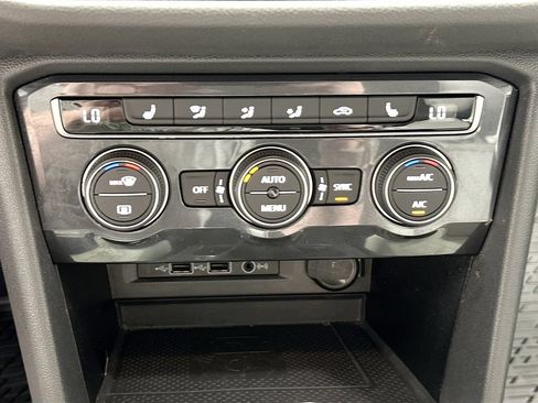 Used 2020 Volkswagen Tiguan SE w/ 3rd Row Seat Package AWD/4WD image 18