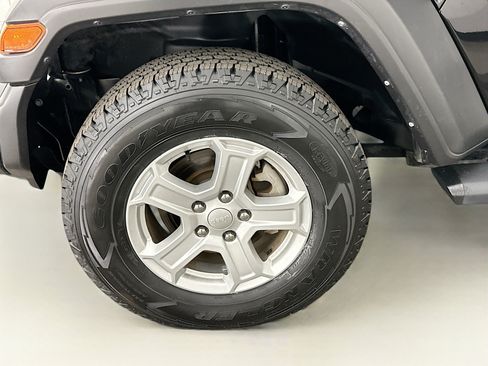 Used 2022 Jeep Wrangler Unlimited Sport AWD/4WD image 11