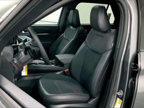 Used 2025 Ford Explorer ST w/ Sun And Sound Package RWD image 9